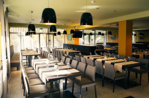 
                                                            Конгрес-готель “Пуща”