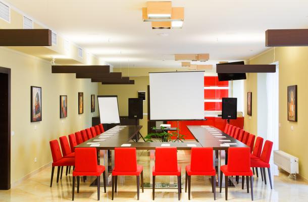 
                                                            Конгрес-готель “Пуща”